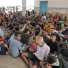 Người di cư sau khi được giải cứu và đưa về cảng el-Ketef ở Tunisia khi đang trong hành trình di cư bất hợp pháp đến châu Âu, ngày 24/6/2021. (Ảnh: AFP/TTXVN)