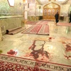 Hiện trường vụ tấn công đẫm máu tại nhà thờ Shah Cheragh ở thành phố Shiraz (Iran), tối 26/10/2022. (Ảnh: AFP/TTXVN)