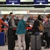 Hành khách tại sân bay quốc tế Sydney (Australia). (Ảnh: AFP/TTXVN)
