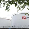 Các bể chứa dầu thuộc công ty Lukoil của Nga tại Brussels (Bỉ). (Ảnh: AFP/TTXVN)