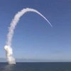 Tên lửa hành trình Kalibr của Nga được phóng từ tàu ngầm, hồi tháng 4/2022. (Ảnh: TASS/TTXVN)