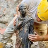 Một trong những bức tượng đồng được phát hiện tại cơ sở tắm khoáng nóng thuộc vùng Tuscany, Italy (ảnh do Bộ Văn hóa Italy công bố ngày 8/11/2022). (Ảnh: AFP/TTXVN)