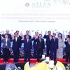 Thủ tướng Phạm Minh Chính và các nhà lãnh đạo ASEAN cùng Hội đồng tư vấn kinh doanh ASEAN (ABAC) chụp ảnh chung, chiều 10/11/2022. (Ảnh: Dương Giang/TTXVN)