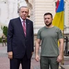 Tổng thống Thổ Nhĩ Kỳ Recep Tayyip Erdogan (trái) và Tổng thống Ukraine Volodymyr Zelensky tại cuộc gặp ở Lviv ngày 18/8/2022. (Ảnh: AFP/TTXVN)