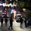 Cảnh sát được triển khai tại phố đi bộ Istiklal, gần Quảng trường Taksim ở Istanbul (Thổ Nhĩ Kỳ) sau vụ đánh bom ngày 13/11/2022. (Ảnh: THX/TTXVN)