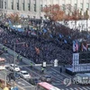 Công nhân thuộc các nghiệp đoàn tại Seoul Metro tổ chức biểu tình bên cạnh Tòa thị chính Seoul để phát động một cuộc tổng đình công, ngày 30/11/2022. (Nguồn: Yonhap News Agency)