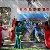 Tiết mục văn nghệ dân gian Việt Nam tại hội chợ. (Ảnh: Phi Hùng/TTXVN)