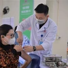 Tiêm vaccine phòng COVID-19 cho người dân. (Ảnh: Thanh Vân/TTXVN)