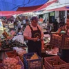 Người dân mua sắm tại một chợ ở Ozumba (Mexico). (Ảnh: AFP/TTXVN)