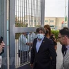 Cựu thủ hiến vùng Catalonia ông Carles Puigdemont (giữa) được trả tự do tại Sassari, đảo Sardinia (Italy), ngày 24/9/2021. (Ảnh: AFP/TTXVN))