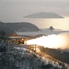 Một cuộc thử nghiệm động cơ nhiên liệu rắn có lực đẩy cao tại bãi phóng vệ tinh Sohae ở tỉnh Bắc Pyongan (Triều Tiên), ngày 15/12/2022. (Ảnh: Yonhap/TTXVN)