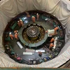 Cán bộ công nhân viên triển khai công việc thay bánh xe công tác H5 Nhà máy Thủy điện Hòa Bình. (Nguồn: EVN)