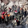 Lực lượng cứu hộ tìm kiếm nạn nhân tại hiện trường đổ nát sau trận động đất tại al-Masharqa, Aleppo, miền bắc Syria, ngày 7/2/2023. (Ảnh: THX/TTXVN)