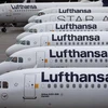 Các máy bay của hãng hàng không Lufthansa đỗ tại sân bay Frankfurt (Đức) trong bối cảnh diễn ra đình công, ngày 17/2/2023. (Ảnh: AFP/TTXVN)
