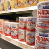 Các sản phẩm sữa của Nestle được bày bán tại một siêu thị ở Madrid (Tây Ban Nha). (Ảnh: AFP/TTXVN)