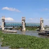Cống thủy lợi Cái Bé (Kiên Giang) chủ động điều tiết nguồn nước phục vụ sản xuất nông nghiệp trong mùa khô 2023. (Ảnh: Lê Huy Hải/TTXVN)