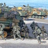 Lực lượng thủy quân lục chiến Hàn Quốc tiến hành cuộc diễn tập đổ bộ trên bãi biển ở thành phố Pohang ngày 26/10/2022. (Ảnh: Yonhap/TTXVN)