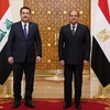 Tổng thống Ai Cập Abdel Fattah El-Sisi (phải) chụp ảnh chung với Thủ tướng Iraq Mohammed Shia Al Sudani tại Cung điện Al Ittihadiyah trong chuyến thăm chính thức ở Cairo (Ai Cập), ngày 5/3/2023. (Nguồn: AA)