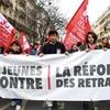 Tuần hành trong cuộc đình công trên toàn quốc, phản đối kế hoạch cải cách lương hưu của chính phủ, tại Paris (Pháp) ngày 11/2/2023. (Ảnh: AFP/TTXVN)