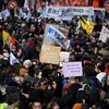 Tuần hành trong cuộc đình công trên toàn quốc, phản đối kế hoạch cải cách lương hưu của chính phủ, tại Paris (Pháp), ngày 16/2/2023. (Ảnh: AFP/TTXVN)