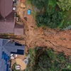 Hiện trường một vụ lở đất do mưa bão tại La Canada Flintridge, California (Mỹ), ngày 28/2/2023. (Ảnh: AFP/TTXVN)