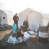 Người dân trú tại khu lều tạm sau khi bị mất nhà cửa trong trận động đất ở Antakya, tỉnh Hatay (Thổ Nhĩ Kỳ), ngày 11/2/2023. (Ảnh: THX/TTXVN)
