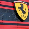 Logo của Ferrari tại trụ sở của hãng ở Maranello (Italy), ngày 15/6/2022. (Nguồn: Reuters)