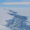 Vết nứt tại thềm băng Larsen C ở Nam Cực, tháng 2/2017. (Ảnh minh họa: AFP/TTXVN)