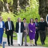 Ngoại trưởng Đức Annalena Baerbock (thứ ba, phải) cùng đại diện các nước tới tham dự Hội nghị Ngoại trưởng G7 ở bang Schleswig-Holstein (Đức) ngày 12/5/2022. (Ảnh: AFP/TTXVN)