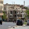 Nhiều ngôi nhà bị hư hại sau các cuộc giao tranh tại thành phố Taez (Yemen), khu vực do Houthi kiểm soát. (Ảnh: AFP/TTXVN)