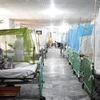 Bệnh nhân mắc sốt xuất huyết được điều trị tại bệnh viện ở Lahore (Pakistan), tháng 10/2022. (Ảnh: THX/TTXVN)