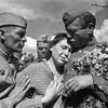 Đoàn tụ sau Ngày Chiến thắng, tháng 5/1945. (Ảnh: Tư liệu quốc tế/TTXVN phát)