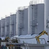 Các bể chứa nước thải có chất phóng xạ đã qua xử lý tại nhà máy điện hạt nhân Fukushima. (Ảnh: Đào Thanh Tùng/TTXVN)