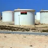 Các bể chứa tại cảng dầu Brega (Libya). (Ảnh: AFP/TTXVN)