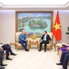 Phó Thủ tướng Trần Hồng Hà tiếp Đại sứ Hà Lan tại Việt Nam Kees van Baar. (Ảnh: Văn Điệp/TTXVN)