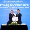 Đại diện Samsung Việt Nam và Shinhan Việt Nam ký kết hợp tác, triển khai ví kỹ thuật số Samsung Wallet. (Nguồn: Diễn đàn Doanh nghiệp)