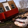 Nhà cửa và tài sản bị tàn phá do bão tại Rolling Fork, bang Mississippi (Mỹ) ngày 25/3/2023. (Ảnh: AFP/TTXVN)