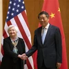 Phó Thủ tướng Trung Quốc Hà Lập Phong (phải) trong cuộc gặp Bộ trưởng Tài chính Mỹ Janet Yellen tại Bắc Kinh, ngày 8/7/2023. (Ảnh: AFP/TTXVN)