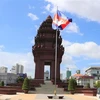 Đài Độc lập ở trung tâm Thủ đô Phnom Penh (Campuchia), sáng 5/8/2023 - thời điểm công bố kết quả chính thức cuộc bầu cử Quốc hội Campuchia khóa VII. (Ảnh: Hoàng Minh/TTXVN)