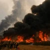 Khói lửa bốc lên từ đám cháy rừng ở Mỹ hồi năm ngoái. (Ảnh: AFP/TTXVN)