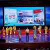 Màn biểu diễn của Thư viện tỉnh Đồng Tháp tại Lễ Bế mạc Liên hoan. (Ảnh: Huỳnh Sơn/TTXVN)