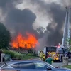 Một đám cháy bùng lên sau vụ nổ làm rung chuyển một khu phố ở Pennsylvania (Mỹ). (Nguồn: CNN/Ảnh chụp màn hình)