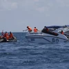 Lực lượng cứu hộ tìm kiếm những hành khách mất tích từ một chiếc thuyền du lịch bị lật ngoài khơi Phuket (Thái Lan), hồi năm 2018. (Nguồn: NPR/Ảnh chụp màn hình)