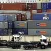 Các container hàng hóa tại cảng Busan (Hàn Quốc). (Ảnh: AFP/TTXVN)