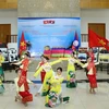 Một tiết mục nghệ thuật ca ngợi về quan hệ Lào-Việt tại Lễ Khai mạc Trưng bày chuyên đề "Đất nước, con người và văn hóa Việt Nam" tại Thủ đô Vientiane, chiều 25/8/2023. (Ảnh: Phạm Kiên/TTXVN)