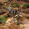 Thợ mỏ đãi vàng ở tỉnh Nam Kivu gần Bukavu. (Nguồn: Aljazeera)