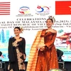 Hoa hậu Liên Lục địa Việt Nam Lê Nguyễn Bảo Ngọc (phải) và Hoa hậu Liên Lục địa Malaysia Lindsey Yap góp mặt tại sự kiện của Hiệp hội Hữu nghị Malaysia-Việt Nam. (Ảnh: Hằng Linh/TTXVN)