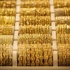 Trang sức vàng được bày bán tại tiệm kim hoàn ở Khartoum (Sudan). (Ảnh: AFP/TTXVN)