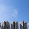 Các tòa nhà chung cư ở Hong Kong (Trung Quốc) ngày 20/11/2021. (Ảnh: AFP/TTXVN)
