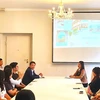 Hội Sinh viên Việt Nam tại Italy họp chào đón các tân sinh viện Việt Nam tại Đại sứ quán Việt Nam tại Italy. (Ảnh: Trường Dụy/TTXVN)
